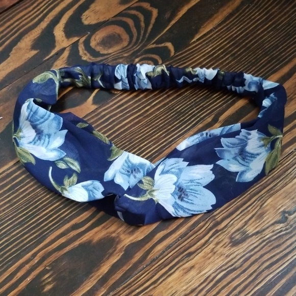 Accessories - 4/$20 NWOT Navy Knot Headband with Blue flowers